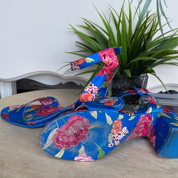 REDUCED! Flower power Aldo shoes - Picture 7 of 9